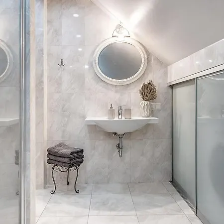 Zemaitijos Versatile 12ppl Triplex * Vilnius