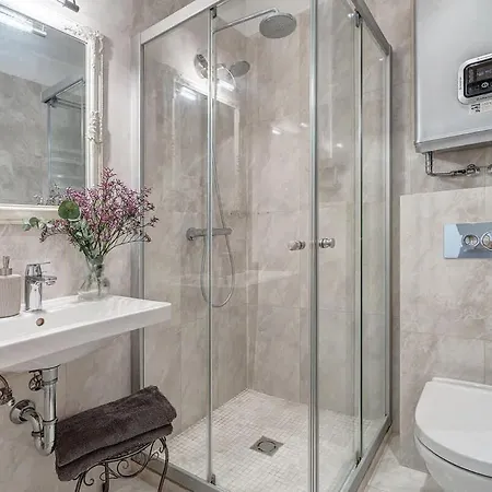 Zemaitijos Versatile 12ppl Triplex * Vilnius