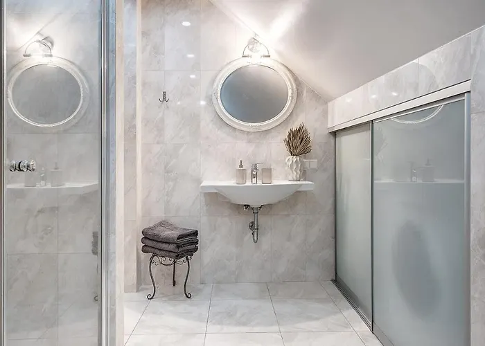 Zemaitijos Versatile 12ppl Triplex * Vilnius